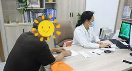 白癜风医生坐诊图